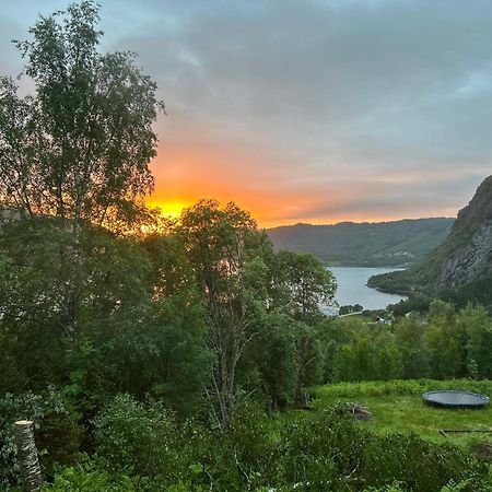 Stille Og Fredelig Ved Fjord Og Fjell Valsøybotn Dış mekan fotoğraf