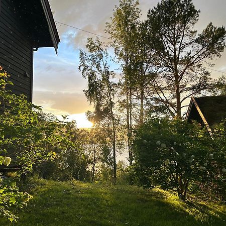Stille Og Fredelig Ved Fjord Og Fjell Valsøybotn Dış mekan fotoğraf