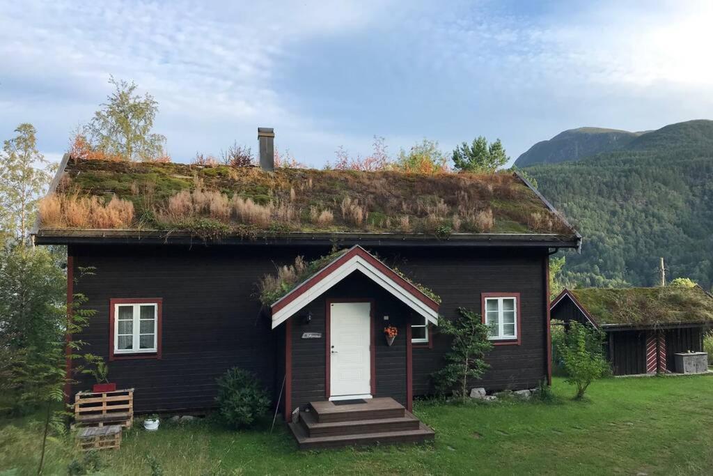 Stille Og Fredelig Ved Fjord Og Fjell Valsøybotn Dış mekan fotoğraf